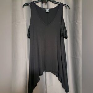 💥3/$30💥Rue21 Cold Shoulder Top